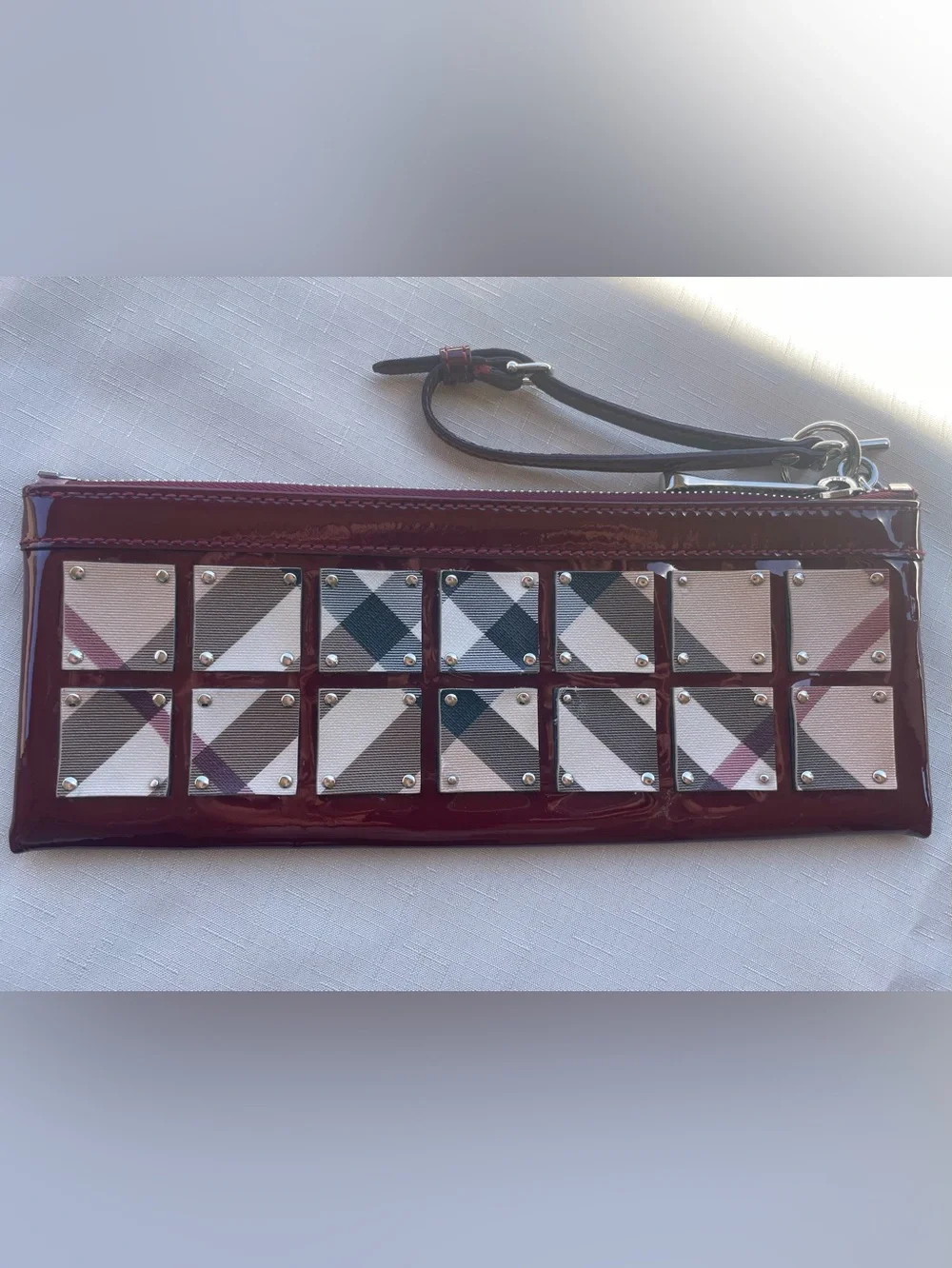 Burberry Oxblood Patent Nova Check Studded Wristlet Clutch Italy - Picture 3 of 10